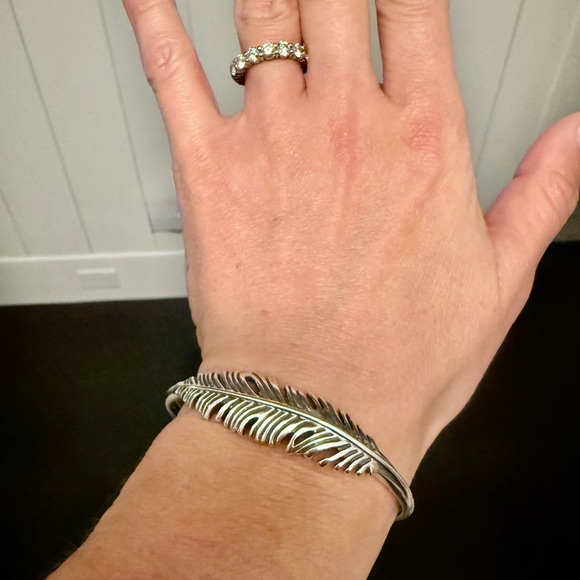 American West Silver 925 Feather Bangle Bracelet in Package 📦 @QVC Chic Layer ⭐️ - Picture 2 of 5